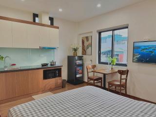 Serene Studio Modern Comfort in Local Alley - 4