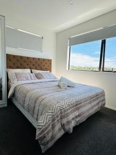 Entire 2BR Auckland Home, Free Espresso - 9