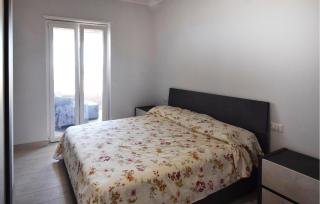 1 Bedroom Cozy Apartment In Ricadi - 8
