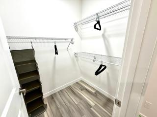 Cozy Two Bedroom Suite in NW Calgary - Near Banff & Calgary Airport - 7