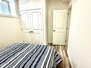 Cozy Two Bedroom Suite in NW Calgary - Near Banff & Calgary Airport - 1