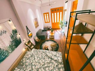 Orange Room with BALCONY - 8