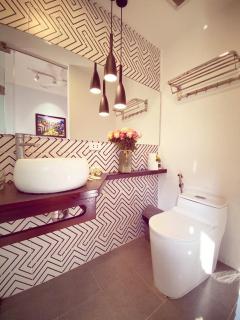 Orange Room with BALCONY - 7