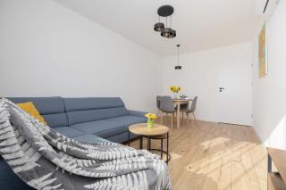 Cozy Air-Conditioned Apartment in Warsaw by Noclegi Renters - 3