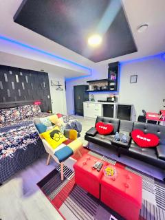 SwitHome Properties Cozy Studio Pond View, Near Yeg Airport - 3