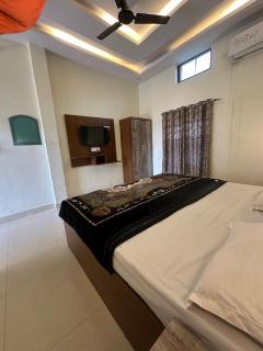 Shri Radha Krishna guest house - 0