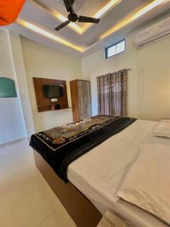 Shri Radha Krishna guest house - 4