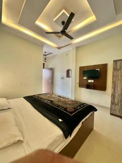 Shri Radha Krishna guest house - 3