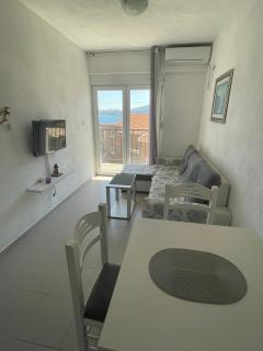 Mimosa Sun Apartment - with stunning seaview overlooking Boka Bay - 9