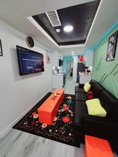 SwitHome Properties Cozy Suite With Pond View, Near YEG Airport - 9