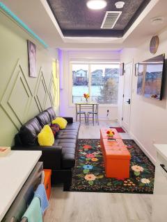 SwitHome Properties Cozy Suite With Pond View, Near YEG Airport - 3