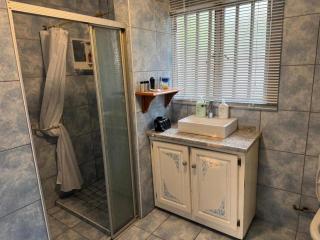 No7 Mc Intyre Guest House - 9