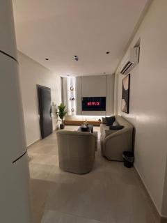 شقة هادئة بدخول ذاتي حي النرجس - 4