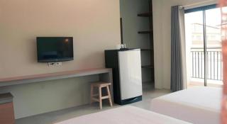 Yellow Moon Hotel - 2