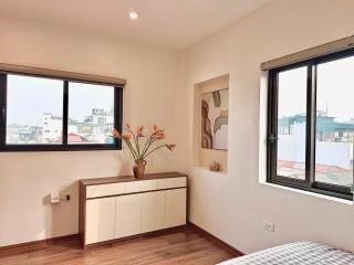 Quiet Alley 1BR Living Room - 3