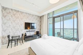 Aykon City Studio, High-Floor Canal View, Pool and Gym, Business Bay - 4