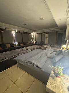 Modernistic Antique Stay - 5