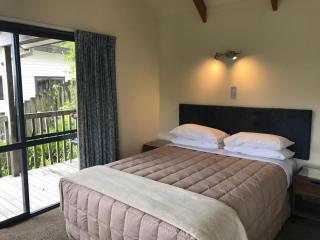 Bay Cabinz Motel - 1