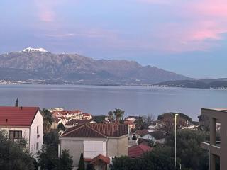 Mimosa Sun Apartment - with stunning seaview overlooking Boka Bay - 8