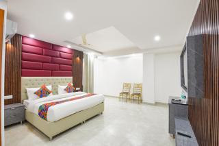 FabHotel Royal Palace Peera Garhi - 1