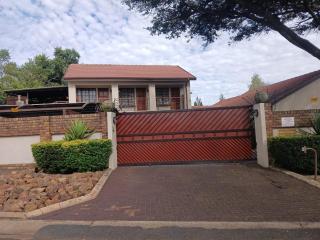 Lavender Lane Guesthouse - 9