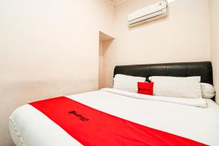 RedDoorz at Fella Homestay Glugur Medan - 0