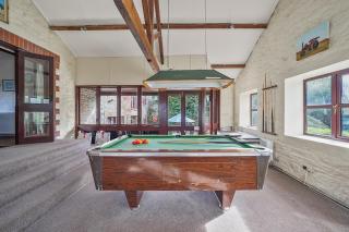 Wonderful Barn that Sleeps 12 with Swimming Pool - 5