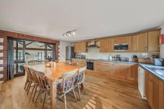 Wonderful Barn that Sleeps 12 with Swimming Pool - 4