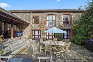 Wonderful Barn that Sleeps 12 with Swimming Pool - 1