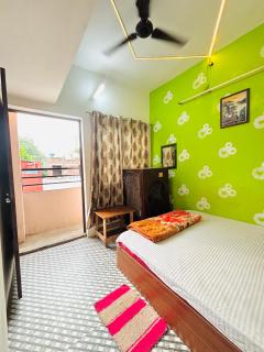 SP guest house 1,5 km from kashi vishawanath - Varanasi - 8