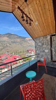 Romantic loft with mountain view in manali - 2