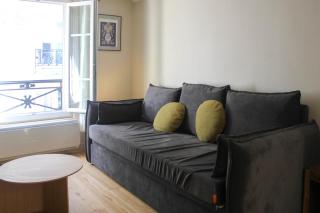 Pretty Parisian cocoon in rue de Lévis - 8