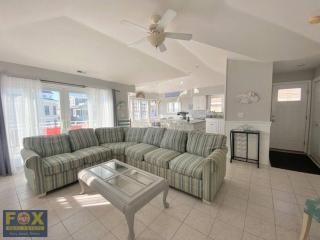 2nd Street OceanView 4 Bedroom Duplex with Parking - 6