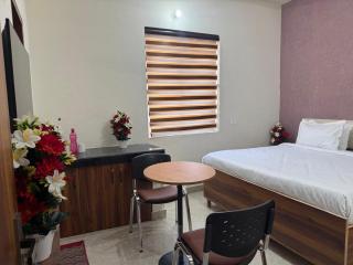 JMD Zoom Plaza Hotel - 9