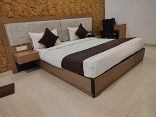Hotel Ameance Plaza Suites - 1