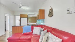 Picnic Bay Apt 3. - 4