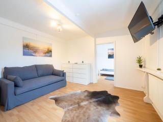 Monteurwohnung-mit-Terrasse-fuer-7-Personen-WLAN-TV-Kueche-Ahrensburg-Naehe-Hamburg-AGRP1204 - 4