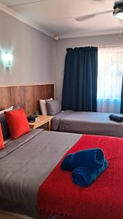 Travellers Lodge - 9