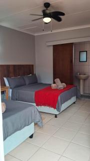 Travellers Lodge - 7