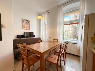 Daszyńskiego Spacious Apartment by BookingHost - 6