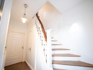 Monteurwohnung-in-Villa-8-Betten-WLAN-TV-Einbaukueche-Ahrensburg-Zentrum-Naehe-Hamburg-AGRP1201 - 3