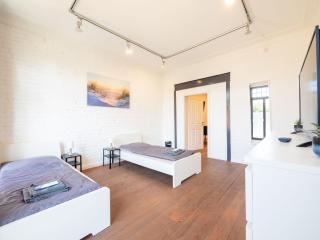 Monteurwohnung-in-Villa-8-Betten-WLAN-TV-Einbaukueche-Ahrensburg-Zentrum-Naehe-Hamburg-AGRP1201 - 5