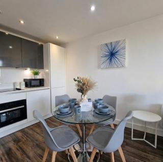 Luxury Canal Facing 2BR Mailbox Free Parking - 5