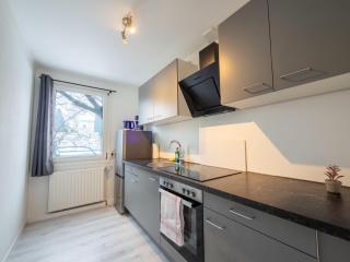 Monteurwohnung-fuer-5-Personen-mit-Balkon-Kueche-Ahrensburg-Naehe-Hamburg-AGRP1203 - 3