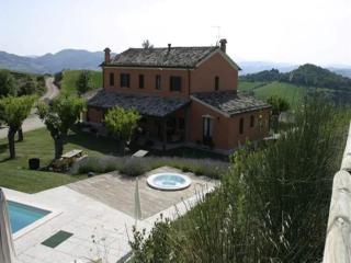 Rustic holiday home in Urbania with bubble bath - 9