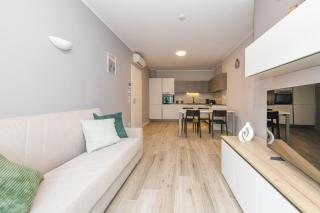 Garda Pearl Apartment - Pool Garage & Central Stay - 3