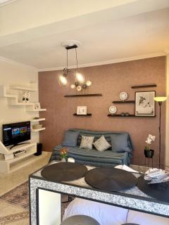 White Tulip Modern Apartment in Thessaloniki - 2