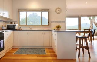 Mereweather Estate Cottage - 2