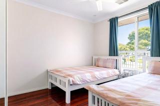 KozyGuru | Richmond | Stylish 3-Bedroom City Gem - 2