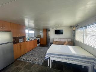 Mandurah Houseboat Just Chillin - 4